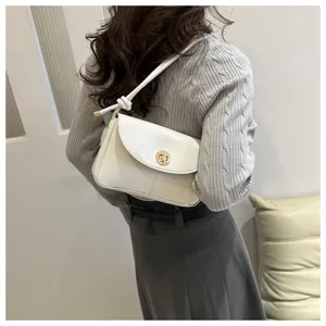 Retro solid color small square bag, minimalist fashion single shoulder crossbody bag for women.