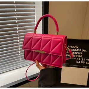 Quilted small square bag, trendy women's fashion shoulder and cross-body bag for autumn.