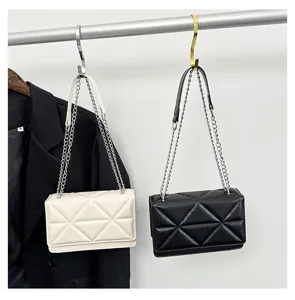 Schicke gesteppte Umhängetasche mit Kette, vielseitige Damenhandtasche für den Alltag stilvoll.