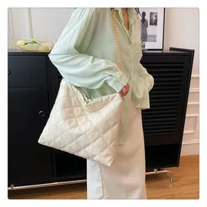 Detailed view of women quilted chain shoulder bag, stylish large capacity tote purse for daily.