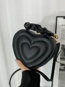 Women Fashion PU Leather Crossbody Bag Vintage Heart Shaped Quilted Shoulder Bag Casual Chain Messenger Bag Handbag