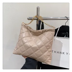 Women stylish quilted chain tote bag, large capacity casual shoulder bag for autumn winter.