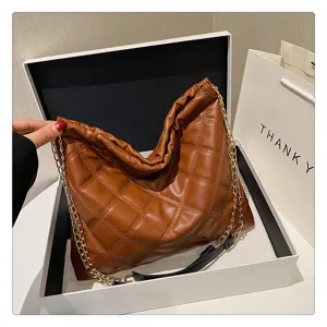 Stylish quilted chain shoulder bag for women, large capacity fashion hobo tote design.