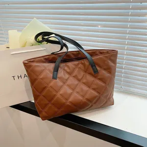 Fashionable casual brown quilted tote bag with black handles large capacity daily shoulder bag.