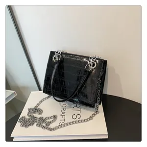 Black patent leather crocodile pattern chain shoulder bag trendy sweet cool crossbody bag