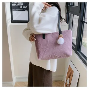 Stylish women's plush shoulder bag autumn winter fluffy handbag with cute pom-pom pendant.
