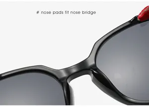 Vue détaillée de lunettes de soleil steampunk à monture noire avec décor en cuir et pont nasal.
