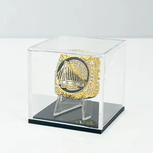 Anello da campionato Golden State Warriors in scatola espositiva in acrilico.