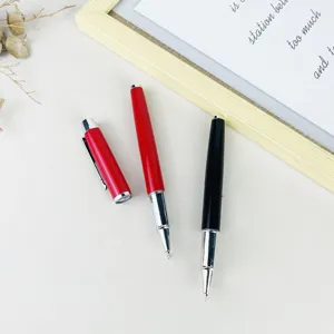 Metall Kugelschreiber Set fuer Buero und Schule, elegante schwarze und rote Tinte.