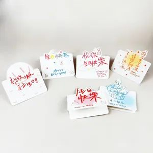 Vista detallada de tarjetas de felicitacion de cumpleanos minimalistas, ideales para floristas.