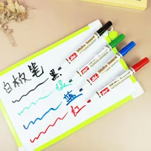 Buntes Whiteboard-Marker Set mit kleiner Tafel, vier leuchtende Farben für Büro und Schule.