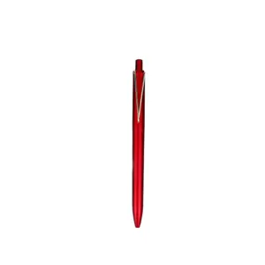 Roter eleganter einziehbarer Kugelschreiber für das Büro und tägliches Schreiben.