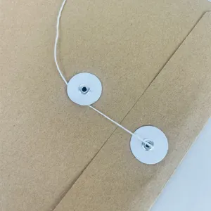 Pochette de dossier A4 en papier kraft renforcé avec fermeture à ficelle et bouton.