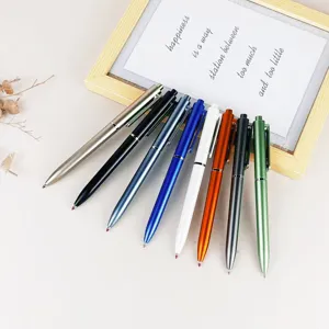 Set aus bunten Metall-Druckkugelschreibern, glatte Business-Stifte für Werbegeschenke Büro