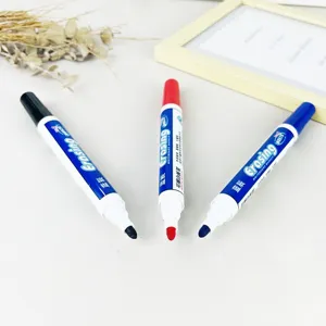 Abwischbare Whiteboard-Marker im Set mit schwarzen, roten und blauen Farben für Büro.
