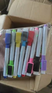 Ensemble de marqueurs effaçables magnétiques colorés avec capuchons effaceurs pour l'école.