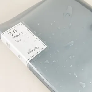 A4 Sichtbuch Detailansicht, Dokumentenmappe aus Kunststoff mit 30 Hüllen und mattem Design.