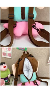 Vista dettagliata delle cinghie e della cerniera dello zaino in peluche morbido.