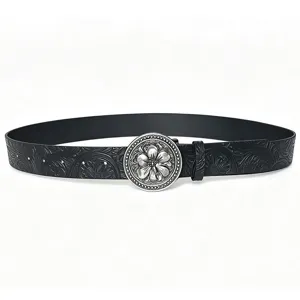 Détail de ceinture en cuir PU noir, boucle métallique florale argentée style vintage