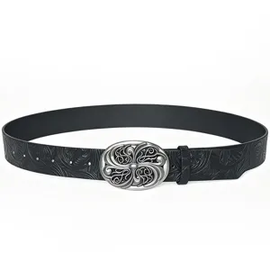 Ceinture en cuir PU gaufré vintage avec boucle en métal ornementé pour hommes et femmes.