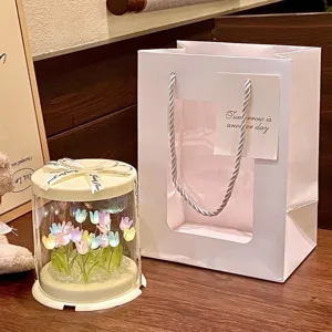 Vista dettagliata della luce notturna tulipano fatta a mano in confezione regalo.