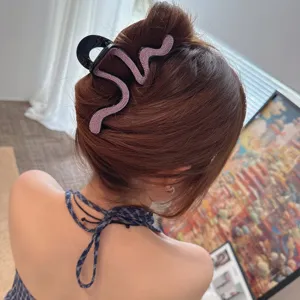 Rhinestone wavy hair claw clip for women, elegant back hair styling clamp, fashion hair accessory.