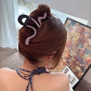 Minimalist rhinestone irregular geometric hair claw shark clip elegant hair accessory details