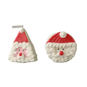 Dettagli candela profumata Babbo Natale, design crema carino, regalo perfetto per feste di Natale.