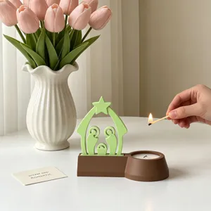 Vue de detail d'un bougeoir de benediction de famille vert et chaud avec un design esthetique.