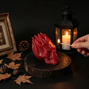 Candela profumata teschio fiamma per decorazione di Halloween atmosfera spettrale casa.