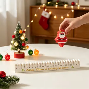 Calendrier de l'Avent de Noël en bois avec figurine de Père Noël et décoration