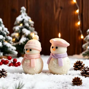Bougie parfumée bonhomme de neige 3D de Noël avec bonnet, écharpe et flocon.