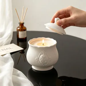 Barattolo per candela profumata in ceramica bianca con coperchio in rilievo, tazza retrò per decorazione.
