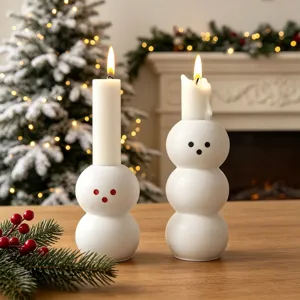 Set di portacandela pupazzo di neve di Natale, portacandela sferici impilati bianchi per decorare.