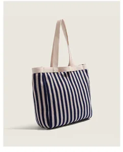 Blue and white striped canvas tote bag detail, casual commuting single shoulder mommy bag.