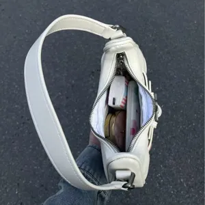 Weißes Leder Schultertasche Hobo Tasche stilvolle Damen Achseltasche fuer den Alltag Mode