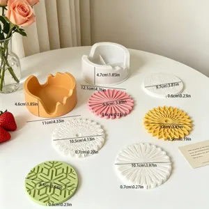 Moules en silicone pour sous-verre avec motifs de marguerites, flocon et mandala.