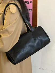 Classic black leather shoulder bag, chic baguette style, ideal for daily casual commuting.