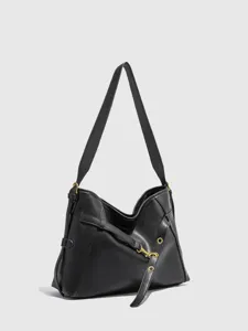 Classic black retro shoulder bag for women, large capacity commuter crossbody bag for daily wear.