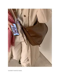 Brown slouchy shoulder bag for women, large capacity retro tote and casual daily handbag.