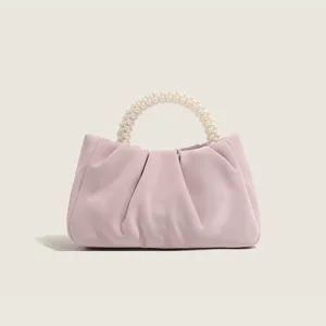 Borsa a nuvola arricciata rosa con manico di perle, mini borsetta chic per donne.