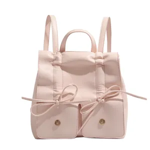 Zaino rosa in pelle da donna con elegante design a fiocco sul davanti e comodi spallacci.