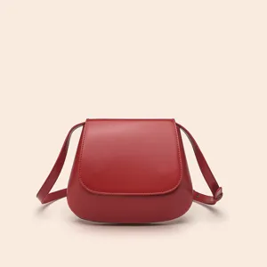 Women retro PU leather chestnut saddle bag stylish crossbody shoulder handbag for daily use.
