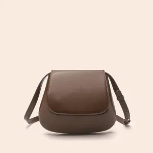 Brown PU leather saddle bag detail, vintage crossbody bag flap close, chic daily handbag.
