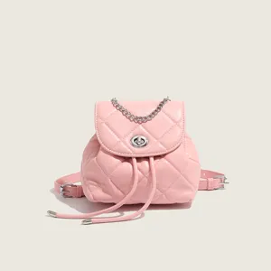 Sac à dos matelassé rose pour femme avec bandoulière chaîne et fermoir tournant