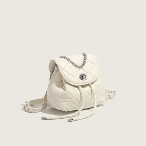 Mini sac à dos matelassé blanc avec chaîne, élégant sac décontracté en similicuir pour femmes.