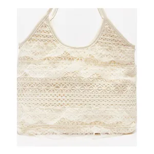 Élégant sac épaule en dentelle crochetée beige, sac bandoulière chic pour vacances d'été.