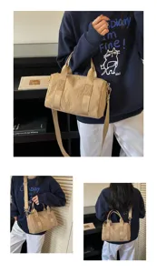 Casual effen crossbody tas voor dames, stijlvolle minimalistische handtas in detail weergave.
