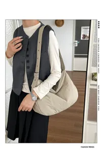 Detailansicht der lässigen Canvas Schultertasche für Damen, große Kapazität, Alltagstasche.
