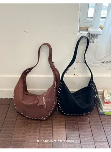 Retro klinknagel schoudertas voor dames, stijlvolle bruine en zwarte hobo tas chic.